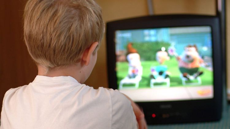 Der Inhalt des Fernsehprogramms ist laut der Studie nicht allein verantwortlich für das spätere Verhalten - prägend ist vor allem die Vereinsamung des Kindes vor dem Fernseher.