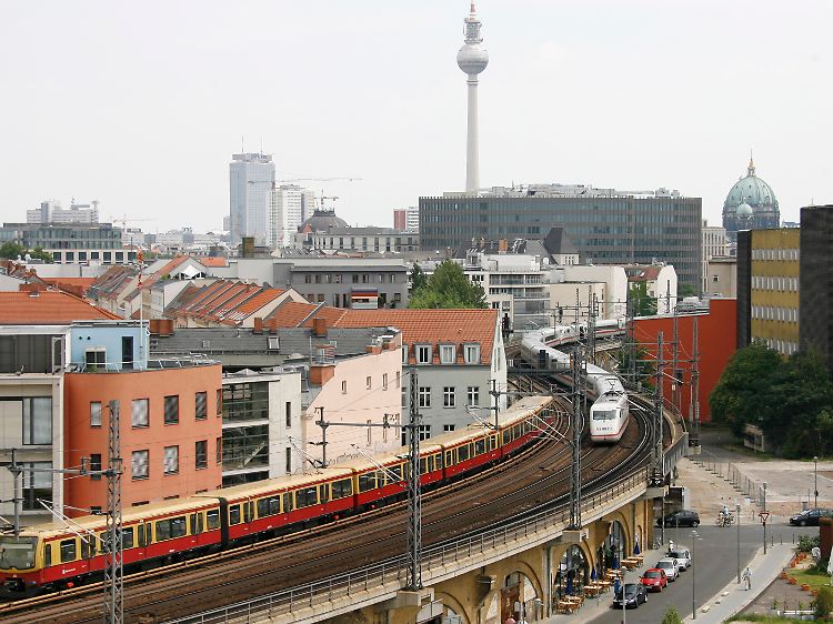 Dieses Bild gibt es in den nächsten zweieinhalb Wochen nicht. Berlins Innenstadt wird zur S-Bahn-freien Zone.