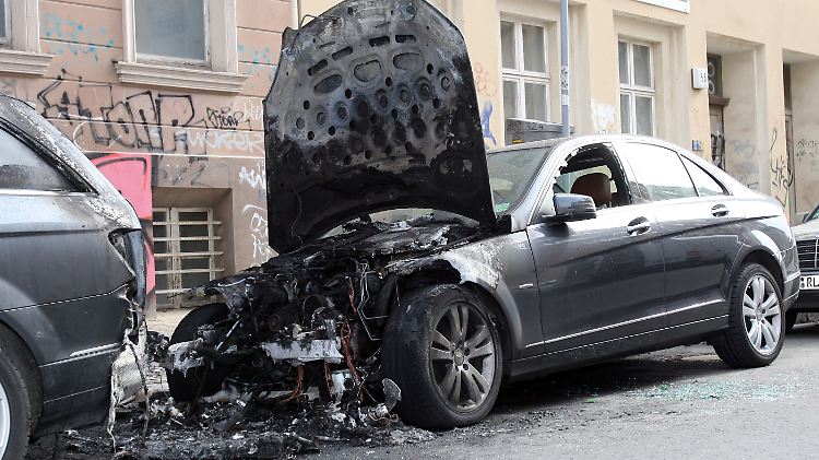 Die Serie von Brandstiftungen an Autos kann die Polizei bisher nicht wirklich stoppen.