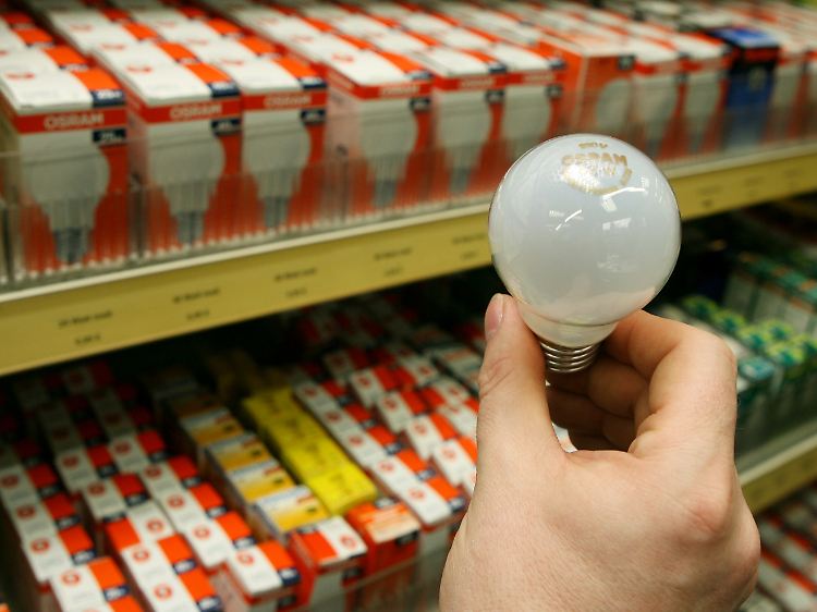 Neu einkaufen dürfen Händler die 60-Watt-Birnen nicht mehr, verkaufen aber schon.