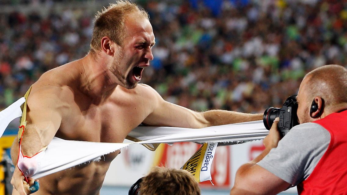 So kennt man ihn: Robert Harting, Weltmeister im Diskuswurf.