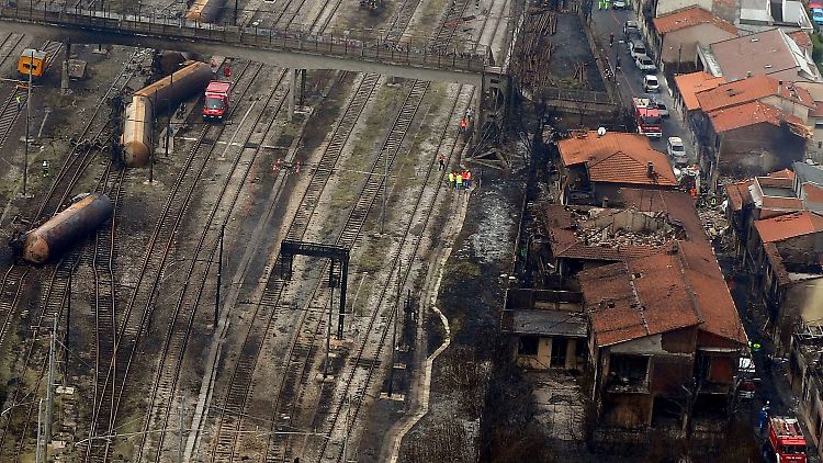 Das Zugunglück löste ein unglaubliches Inferno aus. Weit und breit waren nur Flammen zu sehen.