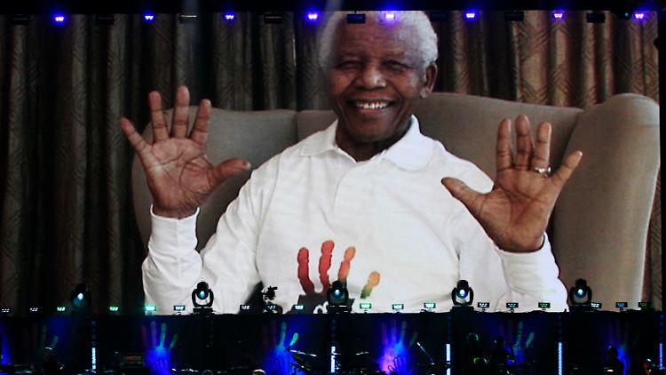 Mandela bedankte sich in einer Video-Botschaft.