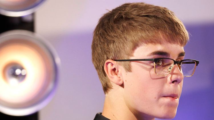Justin Bieber ist erst 17 Jahre alt, fährt aber schon einen Ferrari.