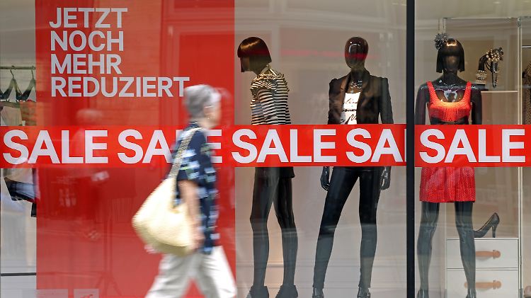 Volle Einkaufstüten: Die Kauflaune der Deutschen hilft dem Einzelhandel - wohl auch im zweiten Halbjahr.