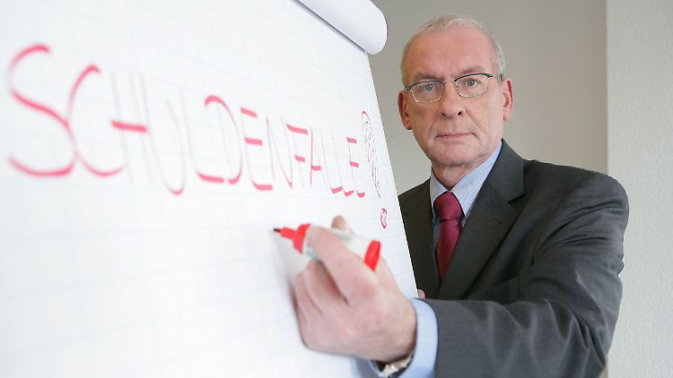 Wenn Schlecker oder Teldafax in die Pleite rauschen, kommt der Konkursverwalter. Private Schuldner können sich an Schuldenberater wie Peter Zwegat wenden. 