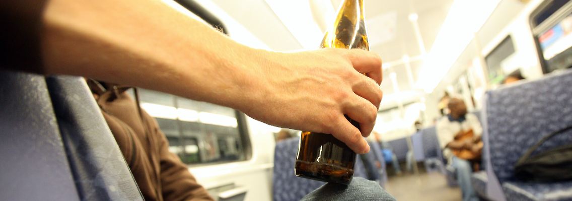 Das Feierabendbier in der Bahn gehört zumindest in Hamburg der Vergangenheit an.