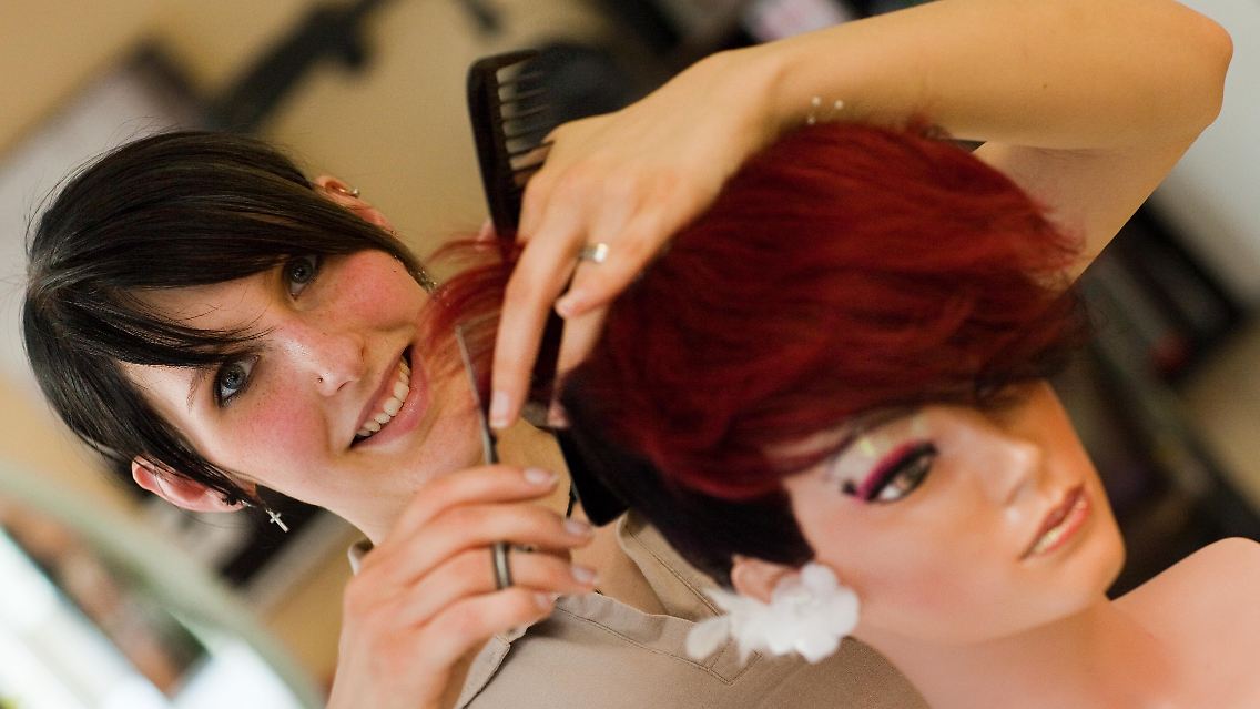 Friseure können den Meisterzwang schon jetzt unter bestimmten Voraussetzungen umgehen.