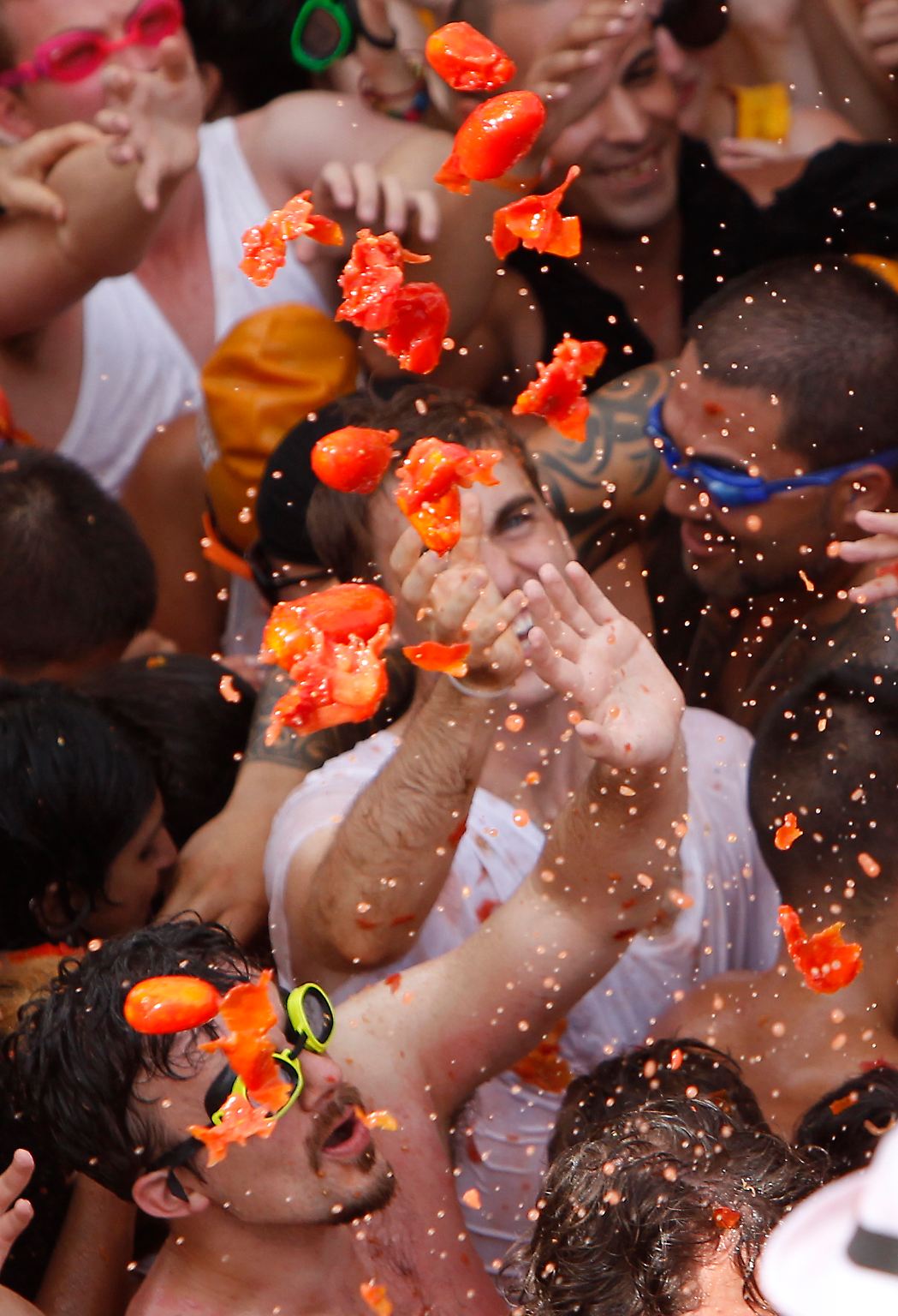 Alljährlich am letzten Mittwoch im August findet in Buñol bei Valencia die "Tomatina" statt - eine gigantische Tomatenschlacht.