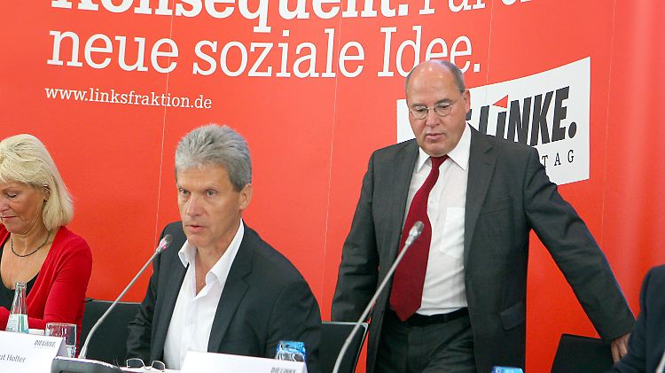 Gysi (rechts) und der Spitzenkandidat der Linken in Mecklenburg-Vorpommern, Helmut Holter.