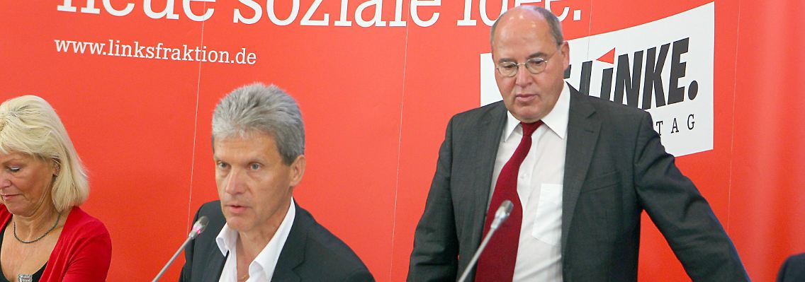 Gysi (rechts) und der Spitzenkandidat der Linken in Mecklenburg-Vorpommern, Helmut Holter.