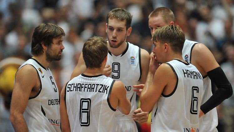 Das deutsche Team in einer kleinen taktischen Besprechung.