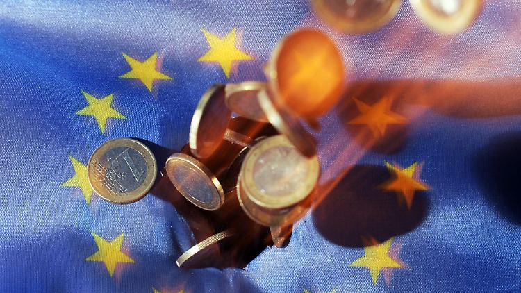 Hat man kein Geld, verschafft man sich welches. Notfalls per Gesetz.