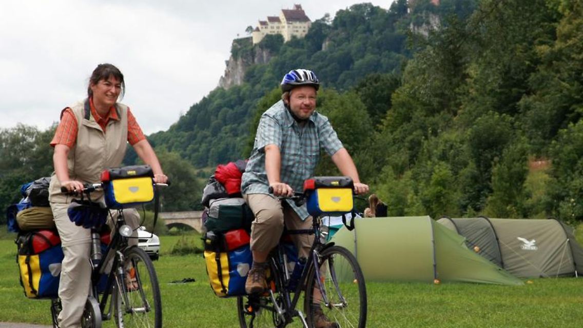 Noch zu Hause: Bei Hausen im Donautal. Im Hintergrund: Schloss Werenwag.