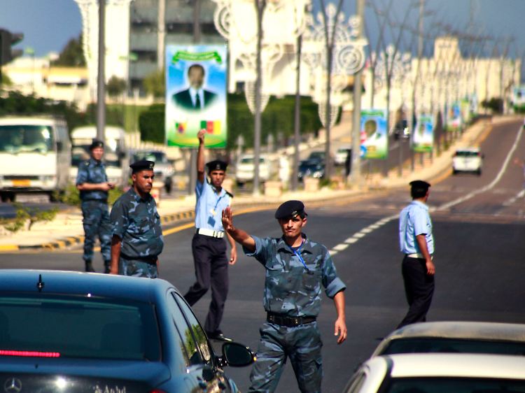 Die Gehälter von Polizei und Militär stehen und fallen mit den Öleinnahmen.