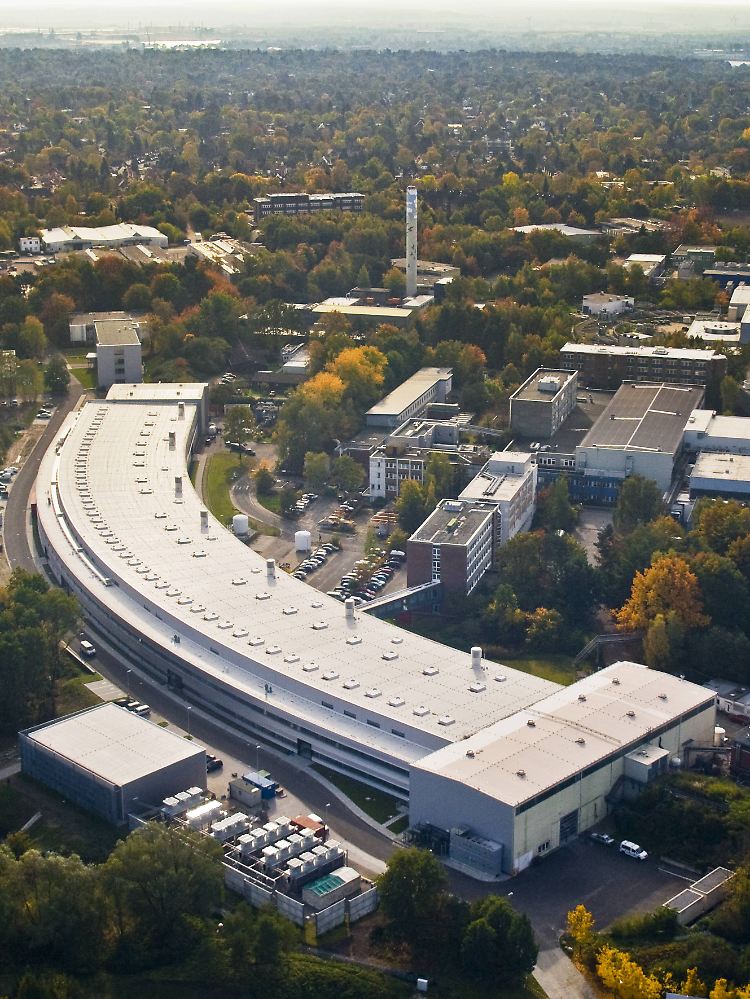Eine Luftaufnahme der Experimentierhalle von PETRA III in Hamburg.
