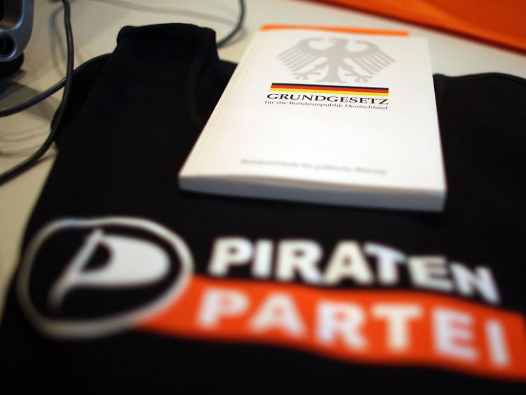 Die Piratenpartei kämpft für den freie Zugang zu Wissen und Kultur sowie gegen zuviel Überwachung und Internet-Sperren.