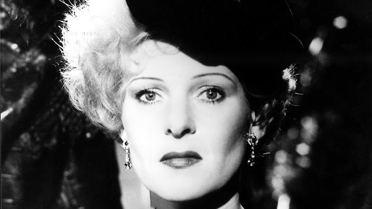 Rosel Zech in dem Film "Die Sehnsucht der Veronika Voss" von 1982.