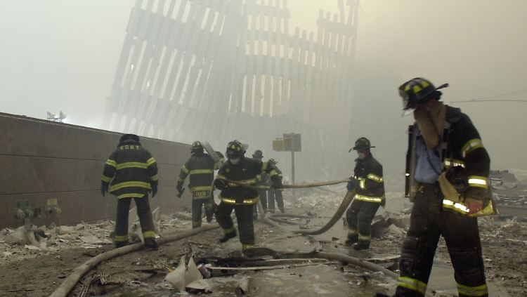 Feuerwehrleute auf dem Gebiet, das später "Ground Zero" genannt wurde.