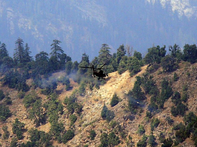 Die 2400 Kilometer lange Grenze zwischen Pakistan und Afghanistan wird nur schlecht bewacht.