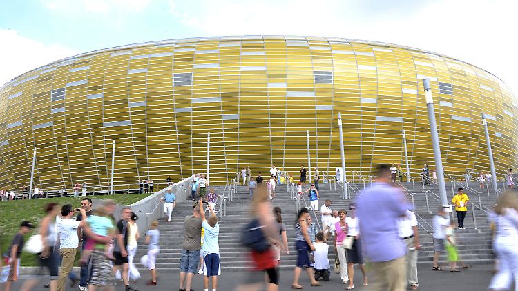 Das Stadion in Danzig von außen - hier sieht alles schick aus.