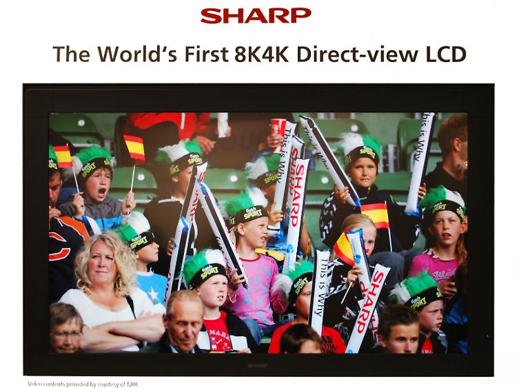 Tja, auf einem Foto sieht der UHDTV-Fernseher wie eine ganz normale Glotze aus.