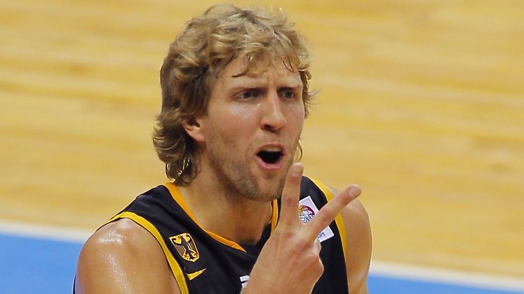 Zwei Spiele, zwei Siege: Dirk Nowitzki und die deutsche Mannschaft.