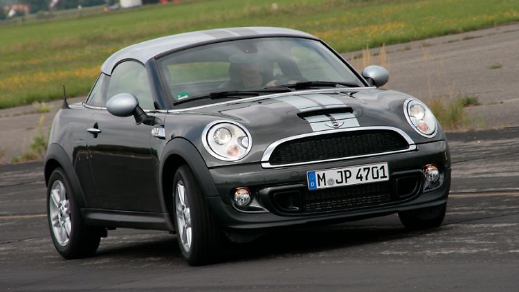 Die Kunst des Weglassens: Flaches Dach und zwei Sitze weniger, fertig ist das neue Coupé.