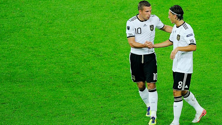 Zwei glückliche Schützen: Podolski und Özil.
