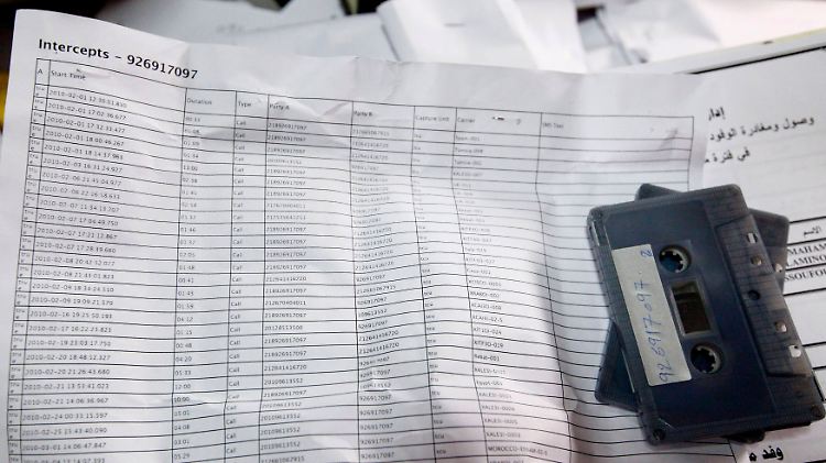 Eine Telefonliste, die Rebellen in dem Gebäude von Ex-Geheimdienstchef Mussa Kussa gefunden worden waren.