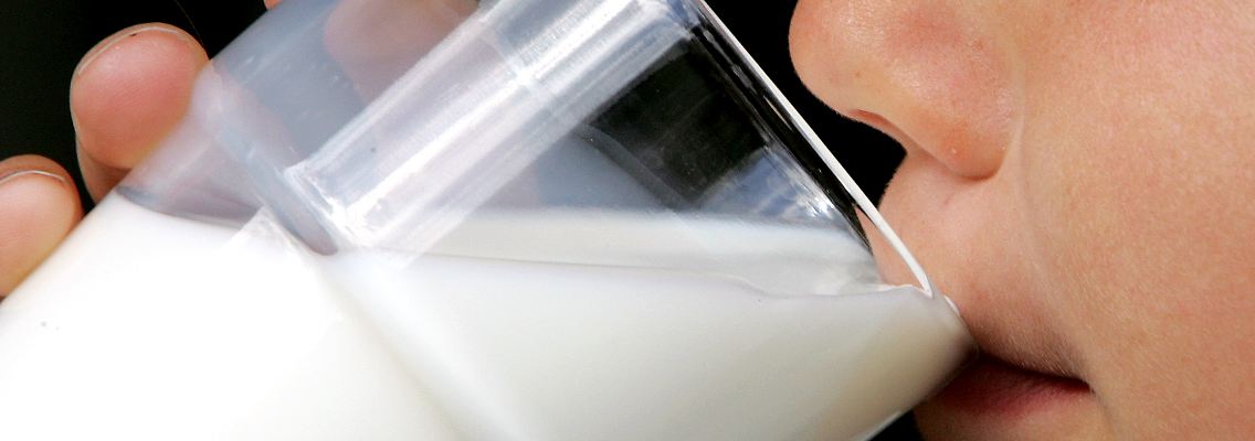 Manche Kinder reagieren allergisch auf Kuhmilch.