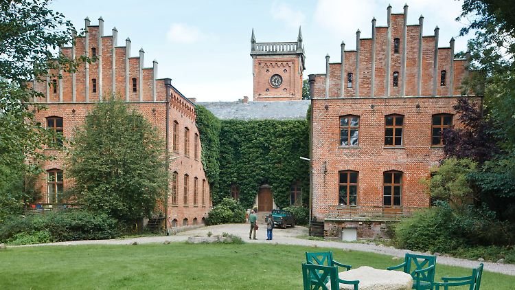 Das Herrenhaus des Gutes Saxtorf in Riseby.