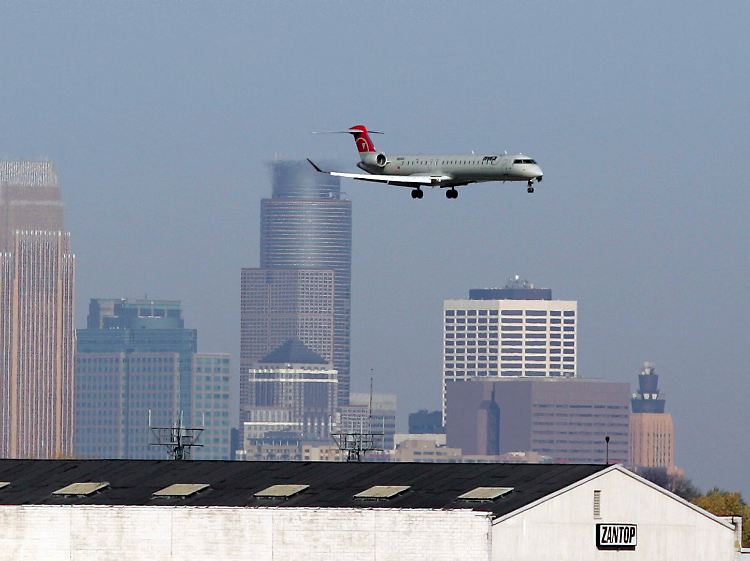 Landung im Hinterland: Anflug auf den Flughafen der "Twin City" Minneapolis - St. Paul.