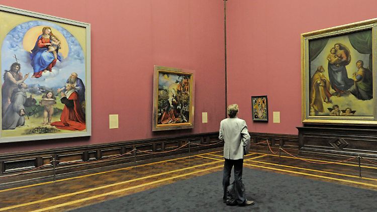 Die Ausstellung "Himmlischer Glanz. Raffael, Dürer und Grünewald malen die Madonna" ist im Semperbau des Zwingers in Dresden in der Galerie Alte Meister der Staatlichen Kunstsammlungen Dresden (SKD) aufgebaut.