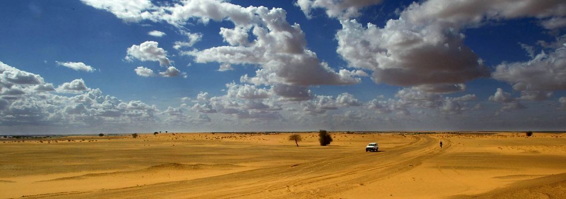 Die Weiten der Sahara: Fuhr der Konvoi durch Südalgerien? Ist Gaddafi überhaupt an Bord?