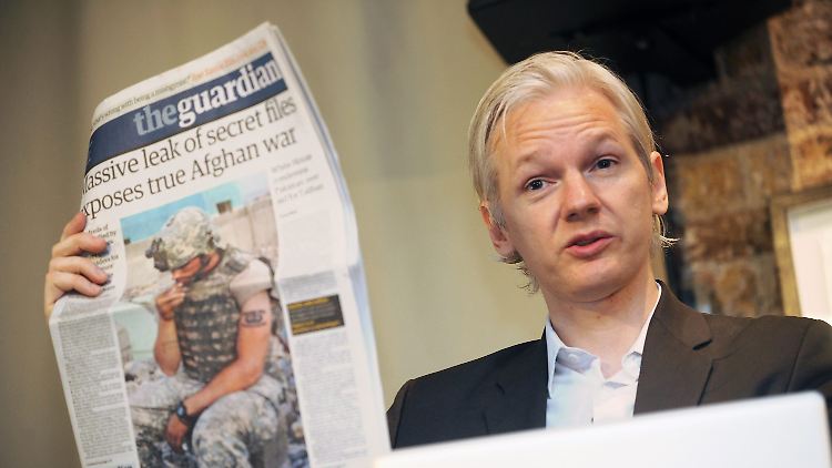Der Wikileaks-Gründer erhebt im Zusammenhang mit der Veröffentlichung geheimer US-Botschaftsdokumente schwere Vorwürfe gegen einen Journalisten des "Guardian".