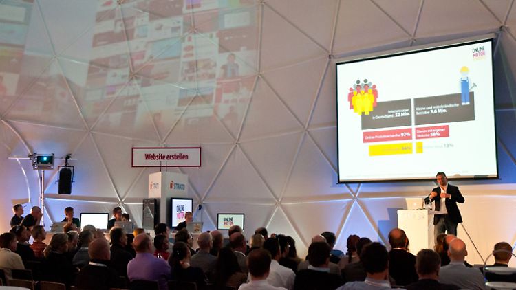 Workshops und Vorträge stehen allen Interessierten nach Anmeldung offen. Wer auch am exklusiven "Website-Check" teilnehmen möchte, kann sich beim Medienpartner n-tv.de bewerben.