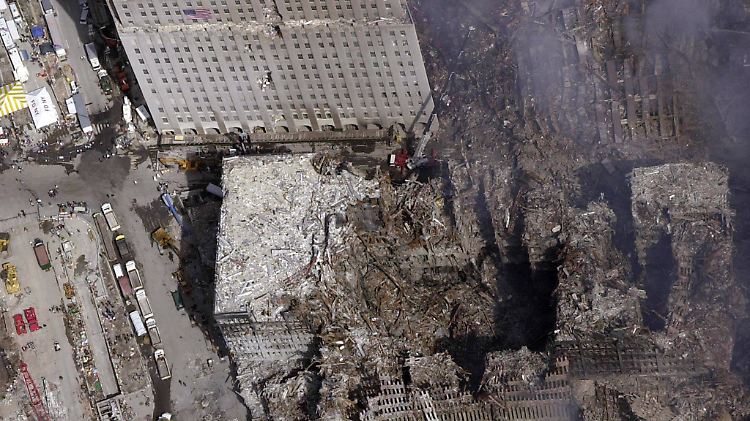 Eine Woche nach den Anschlägen: Ground Zero als klaffende Wunde.