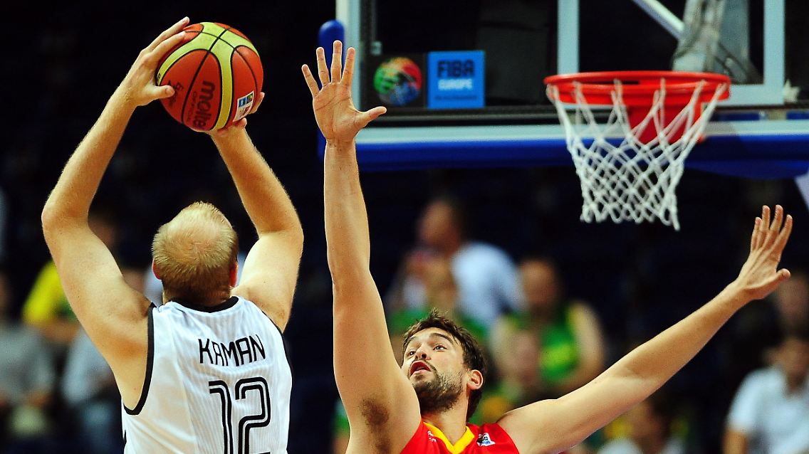 Center Chris Kaman lieferte sich packende Duelle mit Spaniens Marc Gasol. Der Spanier gewann.