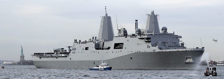 Die USS New York, gebaut mit 6,8 Tonnen WTC-Stahl. Vize-Verteidigungsminister England beschrieb sie als "Quelle der Stärke und Inspiration".