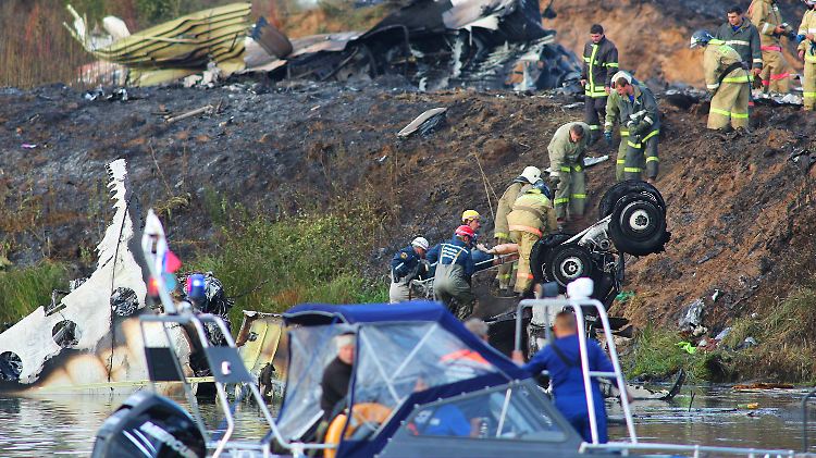Die Unglücksstelle nahe dem russischen Jaroslawl. 43 Menschen kamen bei dem Flugzeugabsturz ums Leben.