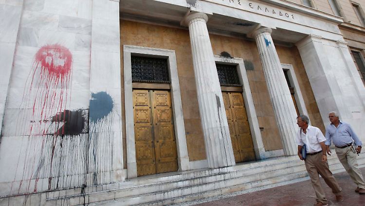 Vor der griechischen Nationalbank.