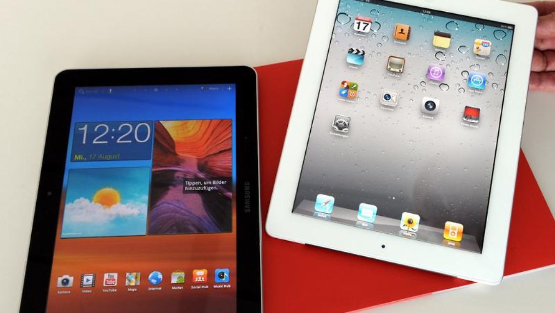 Zum Verwechseln ähnlich: Ein Apple iPad (r) und ein Galaxy Tab von Samsung.