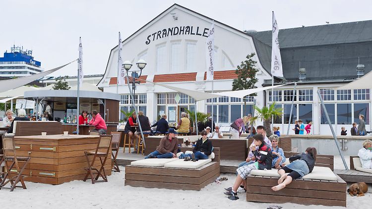 Neue Moden: Urlauber in Grömitz in der "Ostsee-Lounge".