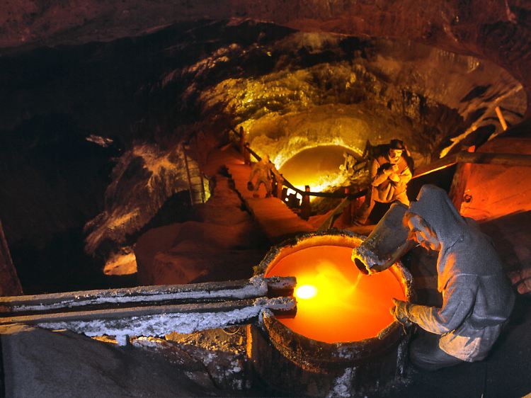 Früher haben Bergmänner das Salz aus der Mine von Wieliczka geholt - heute kommen mehrere tausend Touristen täglich zur Besichtigung.