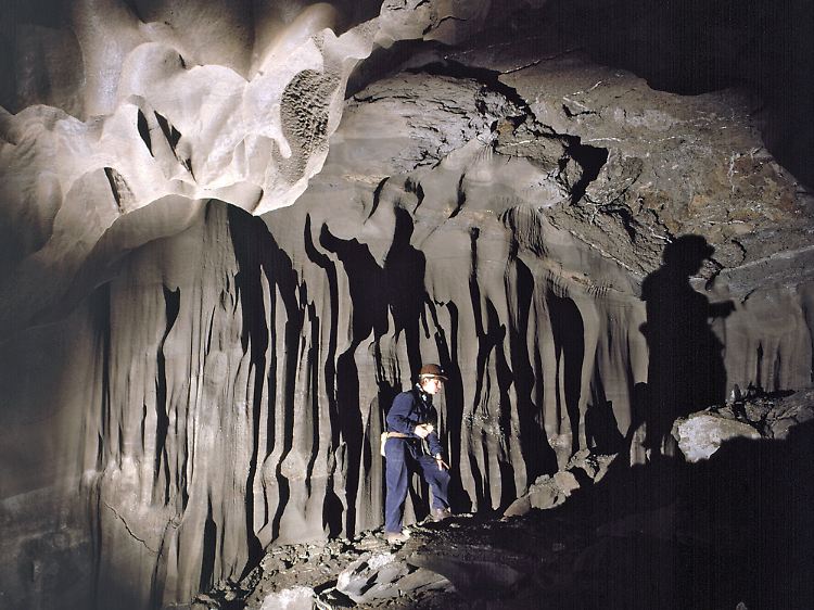 Szenen mit Grubenmännern stellen den harten Alltag unter Tage nach: In der Salzmine Wieliczka erleben Besucher die Geschichte des Bergbaus.