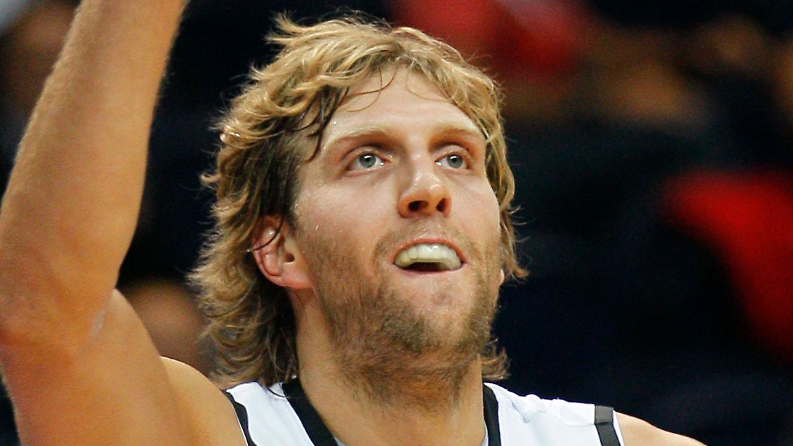 Er trägt - wieder einmal - die Hauptlast: Dirk Nowitzki.