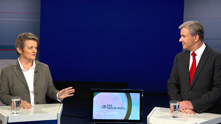 Freundliche Mienen zwischen Renate Künast und Klaus Wowereit im TV-Duelll.