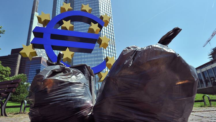 Der Euro hat ausgedient, findet Henkel.