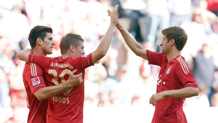 Mario Gomez traf viermal gegen den SC Freiburg, seine Teamkollegen steuerten drei weitere Tore bei.